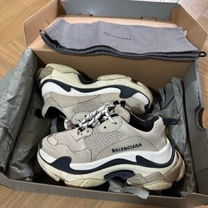 Balenciaga Women's Beige and Black Sneakers